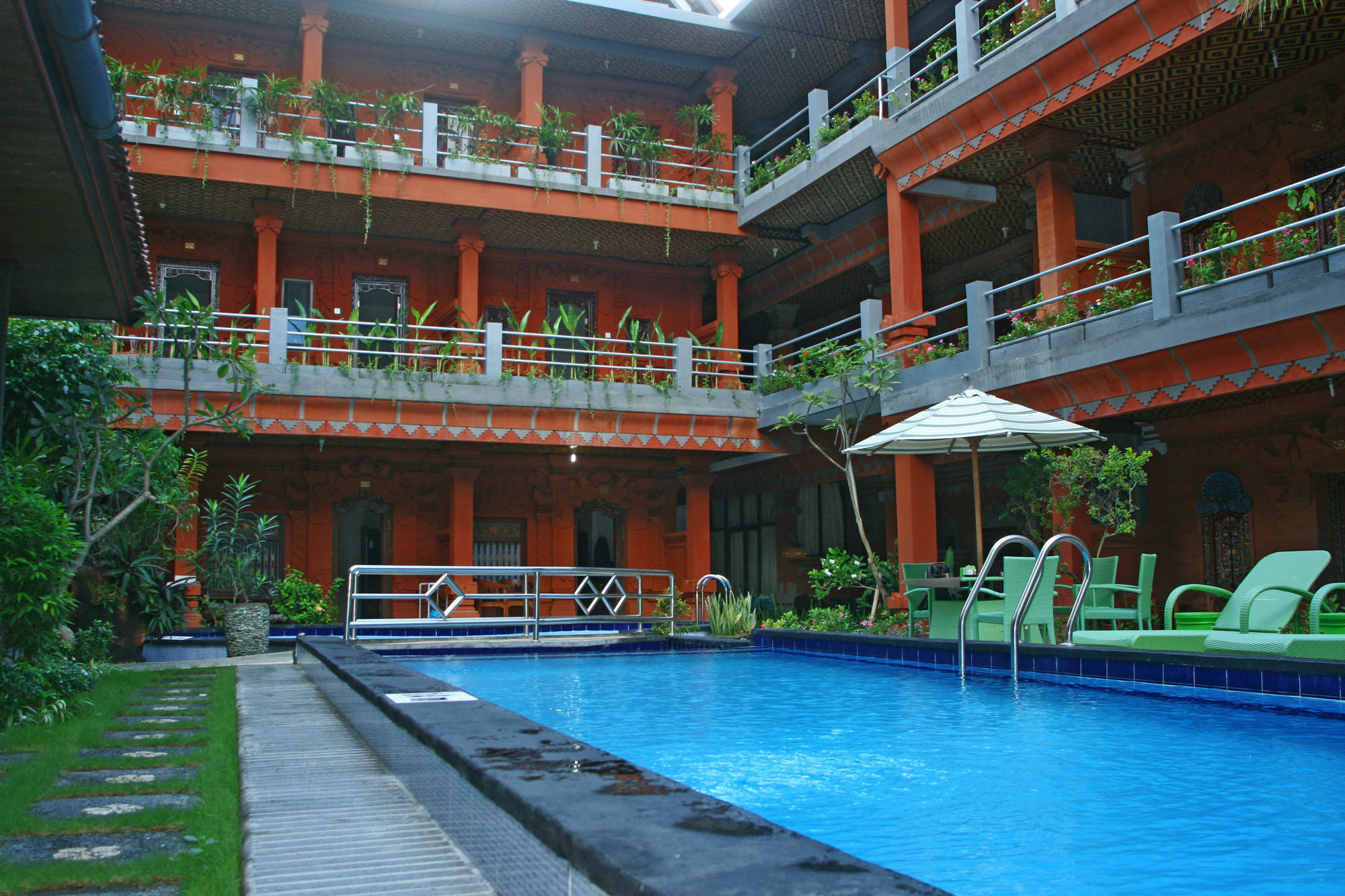 Hotel Lumbung Sari Легиан Екстериор снимка